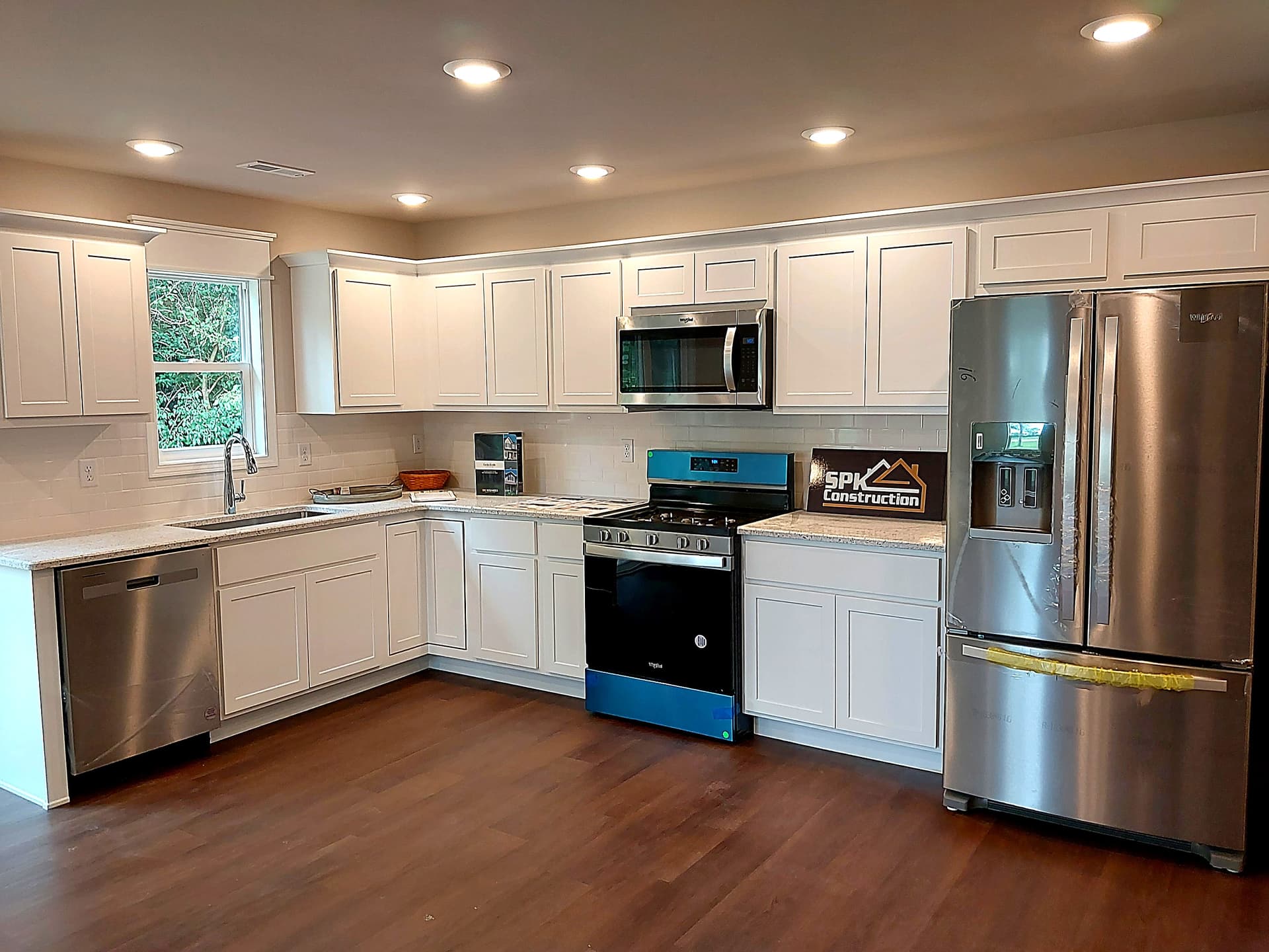 Chef's Kitchen & Standard Finishes