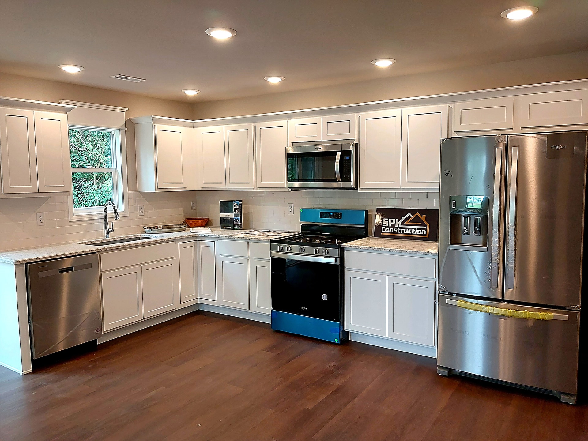 Chef's Kitchen & Standard Finishes